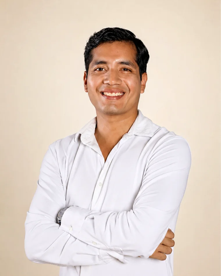 Retrato de Diego Ureta, orientador vocacional en Lima